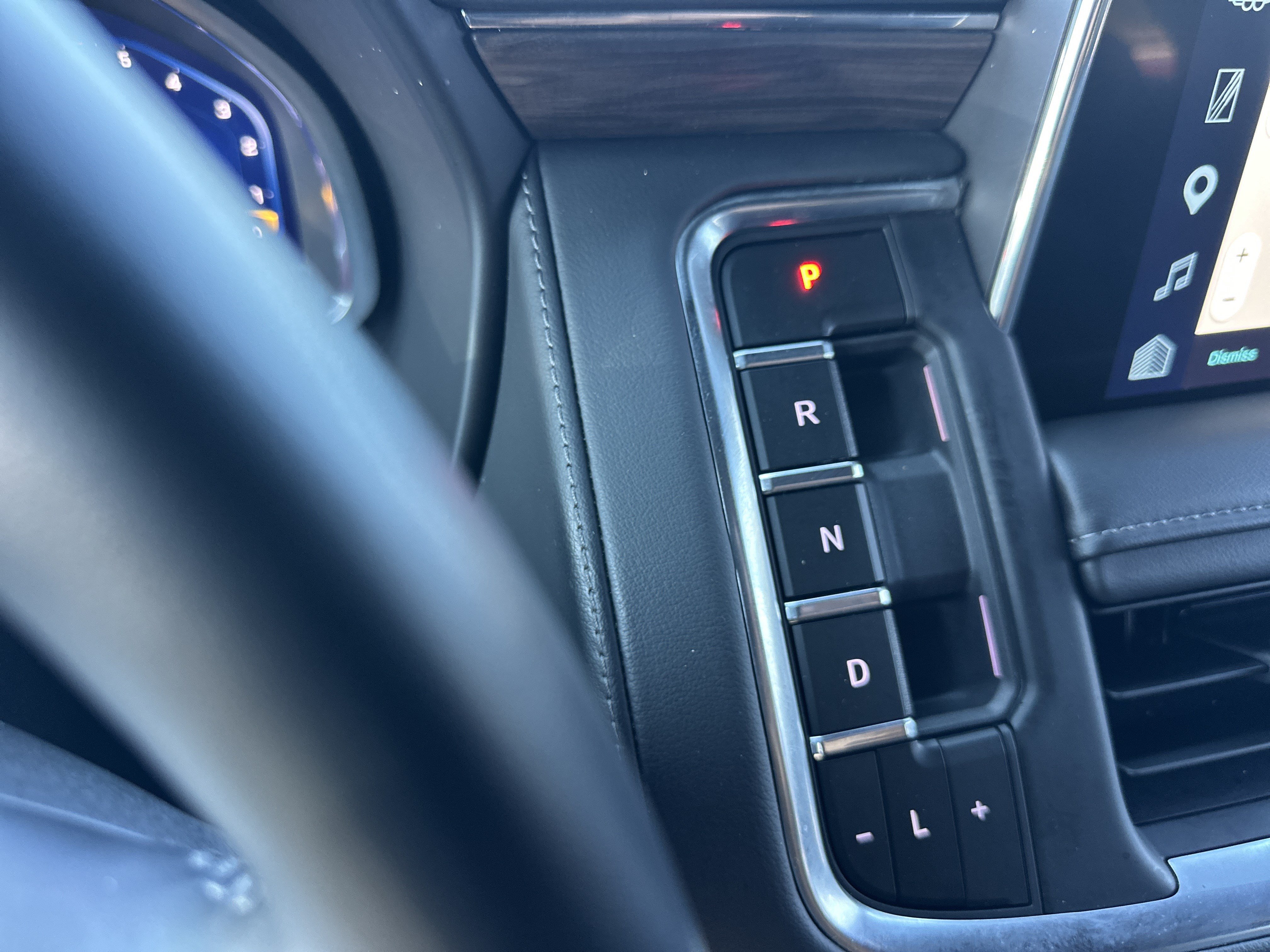 Certified 2023 Chevrolet Tahoe Z71 w/ Luxury Package AWD/4WD image 32