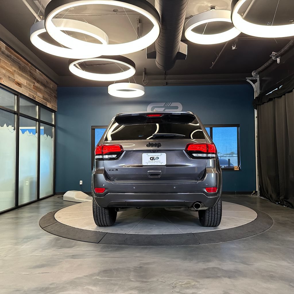 Used 2021 Jeep Grand Cherokee Laredo X AWD/4WD image 4