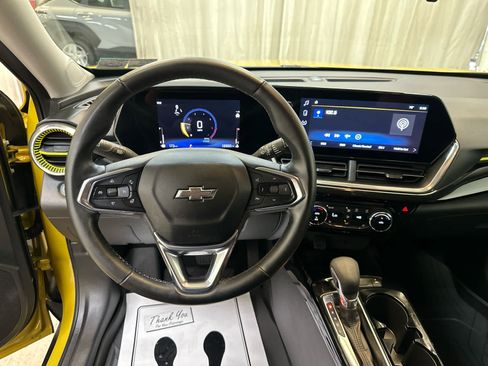 Used 2024 Chevrolet Trax ACTIV w/ Driver Confidence Package FWD image 3