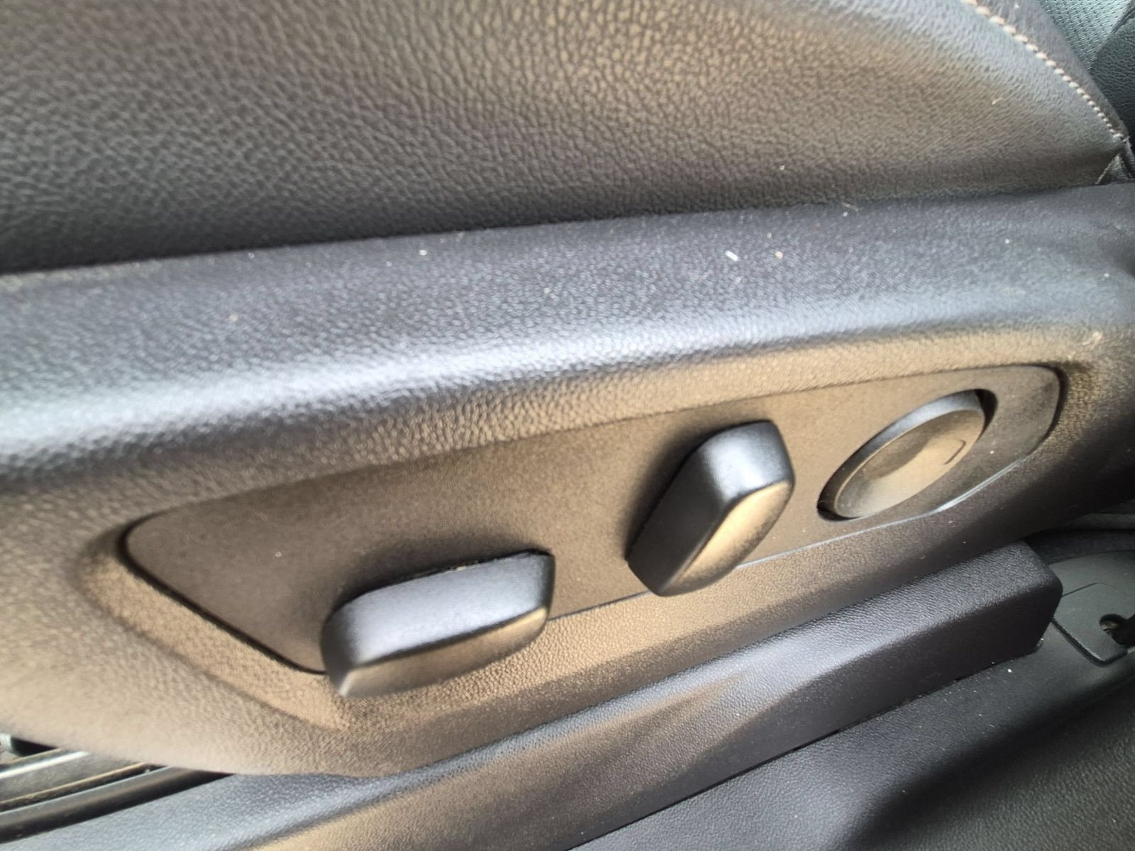 Used 2025 GMC Sierra 1500 SLT RWD image 25