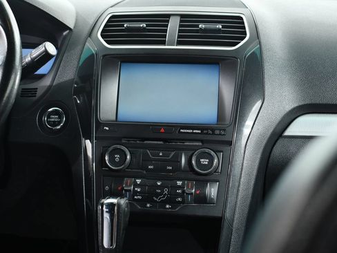 Used 2016 Ford Explorer XLT w/ Equipment Group 202A AWD/4WD image 9