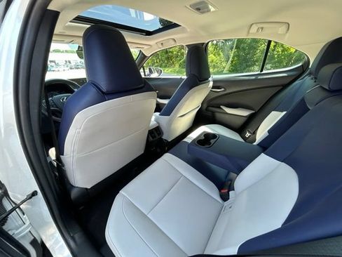 Used 2020 Lexus UX 250h w/ Premium Package AWD/4WD image 33