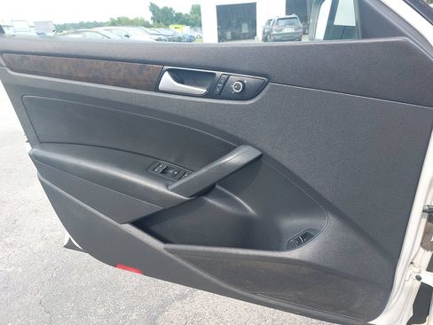 Used 2015 Volkswagen Passat TDI SEL Premium FWD image 23