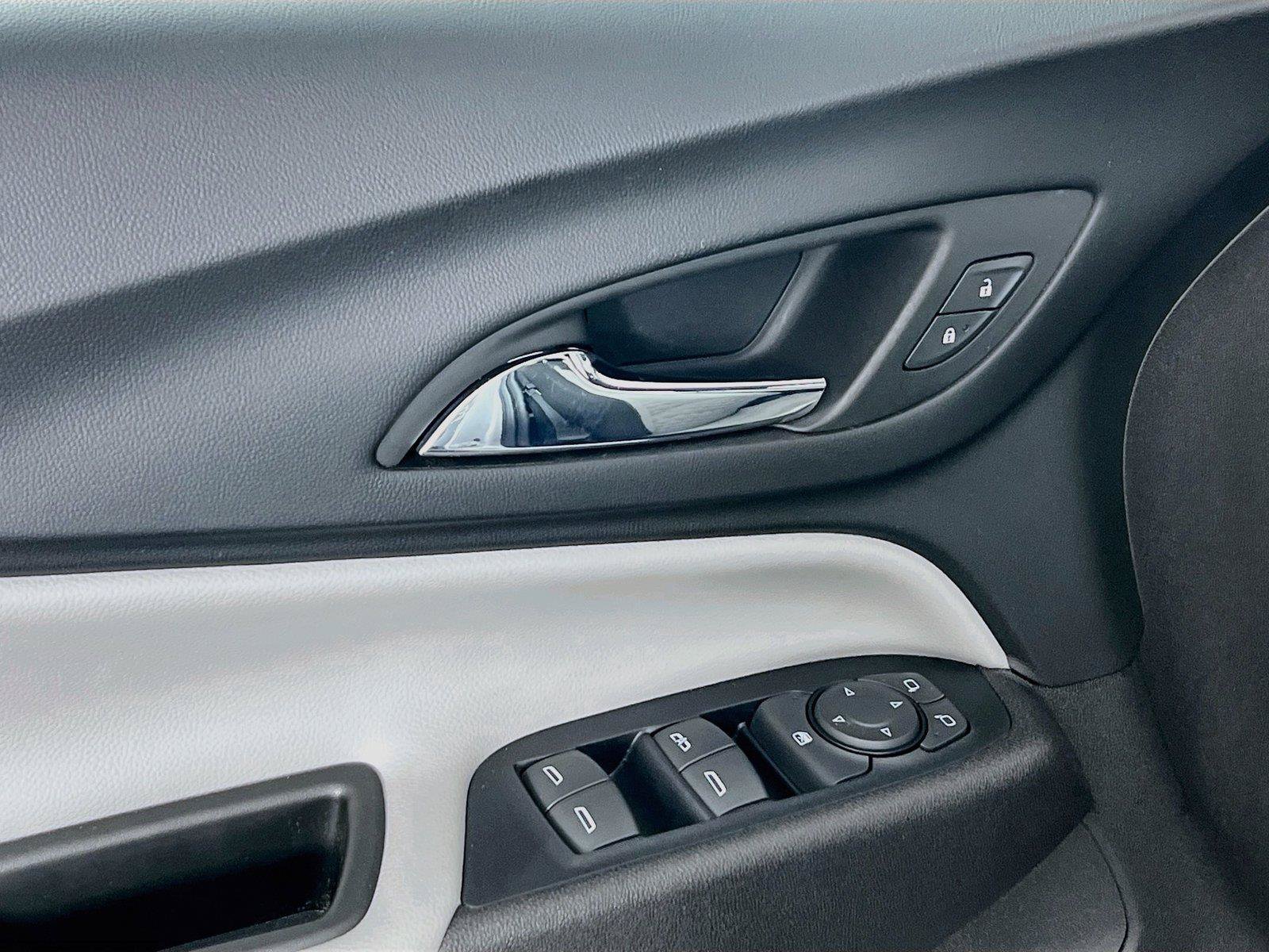 Used 2018 Chevrolet Equinox LS FWD image 20
