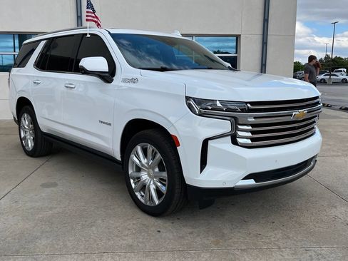 Used 2024 Chevrolet Tahoe High Country AWD/4WD image 3