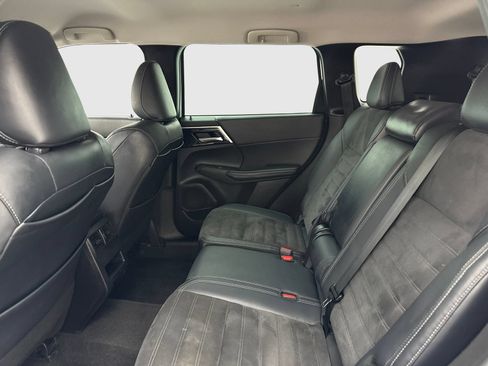 Used 2023 Mitsubishi Outlander SE FWD image 37