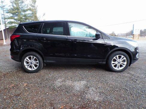 Used 2019 Ford Escape SE image 5