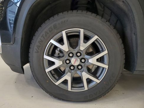 Used 2023 GMC Acadia SLT AWD/4WD image 8