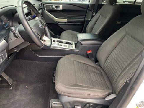 Used 2021 Ford Explorer XLT image 13