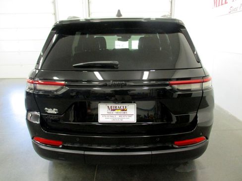 Used 2022 Jeep Grand Cherokee Altitude image 5