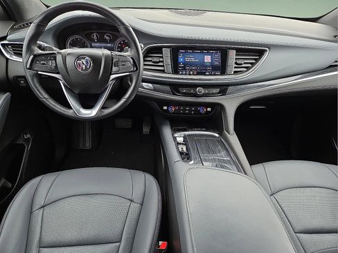 Used 2024 Buick Enclave Essence image 12