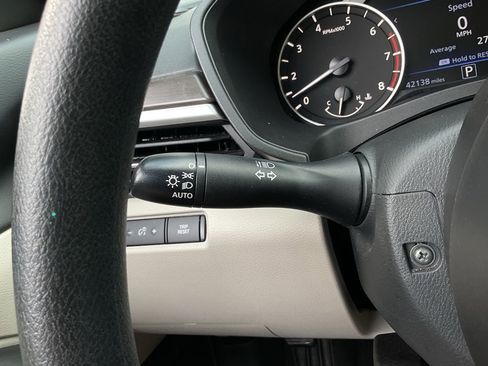Used 2025 Nissan Altima 2.5 SV FWD image 29