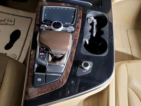 Used 2017 Audi Q7 3.0T Premium image 33