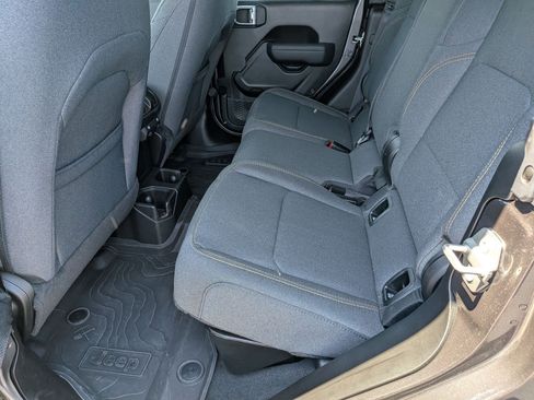 Certified 2024 Jeep Gladiator Sport AWD/4WD image 24