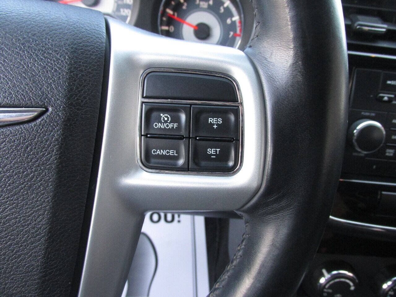 Used 2013 Chrysler 200 Touring FWD image 20