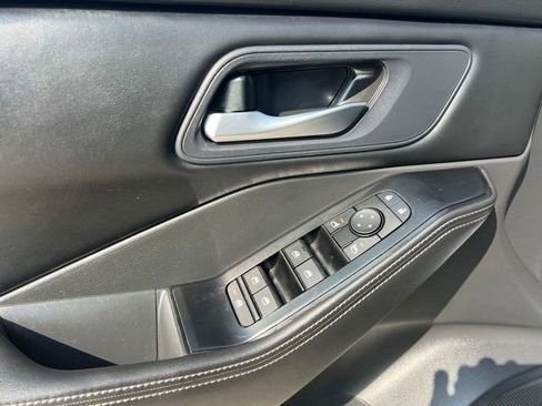 Used 2024 Nissan Rogue SV image 28