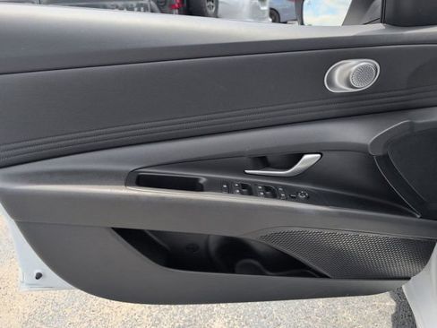 Used 2025 Hyundai Elantra SEL FWD image 11