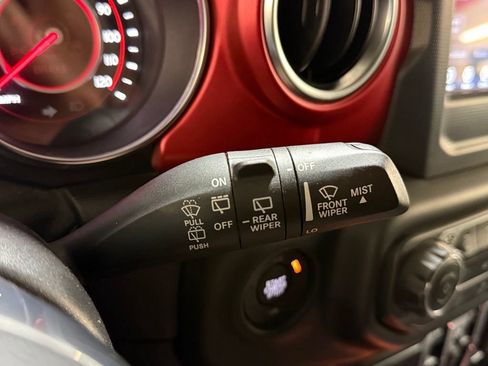 Certified 2021 Jeep Wrangler Unlimited Rubicon w/ Cold Weather Group AWD/4WD image 18