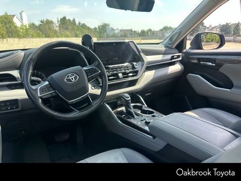 Used 2021 Toyota Highlander Platinum AWD/4WD image 10