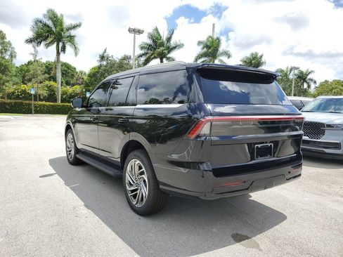 New 2026 Lincoln Navigator Premiere AWD/4WD image 3