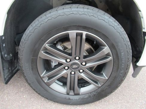 Used 2022 Ford F150 Lariat w/ Equipment Group 502A High image 9