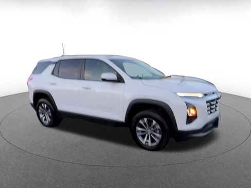 Used 2025 Chevrolet Equinox LT image 2