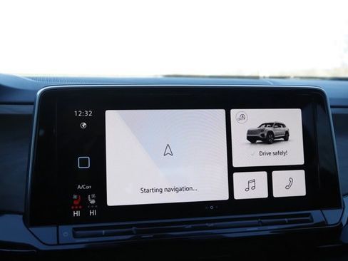 Used 2024 Volkswagen Atlas SE image 28