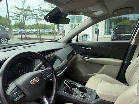 Used 2021 Cadillac XT4 Premium Luxury FWD image 11