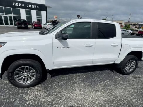Used 2023 Chevrolet Colorado LT w/ LT Convenience Package II AWD/4WD image 6