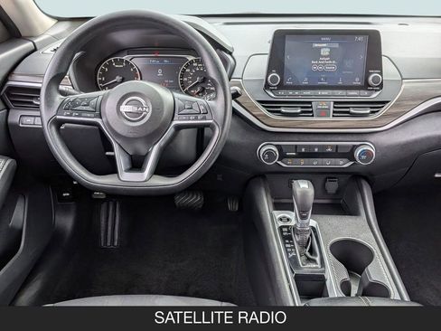 Used 2025 Nissan Altima 2.5 SV FWD image 13
