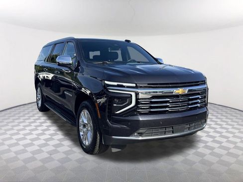 Used 2025 Chevrolet Suburban Premier RWD image 3