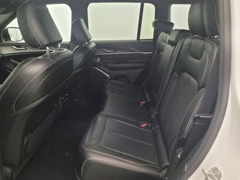 Used 2022 Jeep Grand Cherokee Overland AWD/4WD image 18