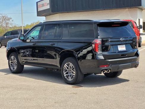 Used 2025 Chevrolet Suburban Z71 image 6
