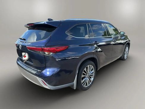 Used 2021 Toyota Highlander Platinum AWD/4WD image 4