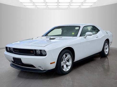 Used 2014 Dodge Challenger R/T RWD image 1