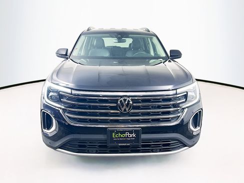 Used 2025 Volkswagen Atlas SE image 2