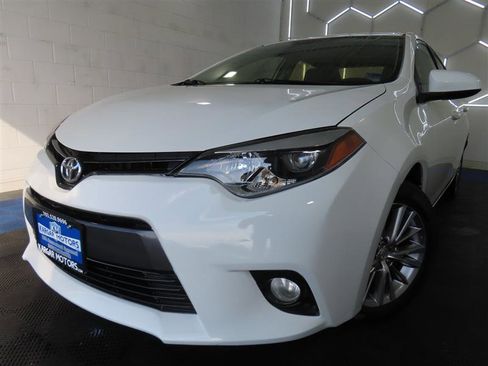 Used 2015 Toyota Corolla LE Premium image 2