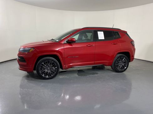 Used 2022 Jeep Compass Limited w/ (RED) Package image 3
