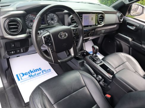 Used 2021 Toyota Tacoma TRD Sport w/ TRD Premium Sport Package AWD/4WD image 28