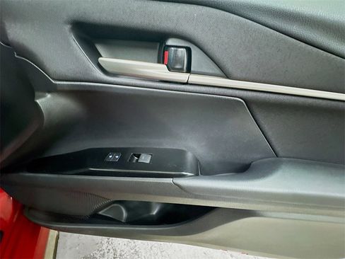 Used 2025 Toyota Camry LE image 31
