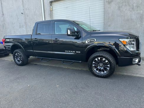 Used 2018 Nissan Titan PRO-4X image 3