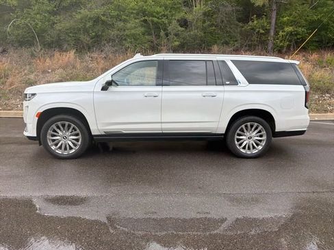 Used 2022 Cadillac Escalade ESV Premium Luxury w/ Performance Package image 4