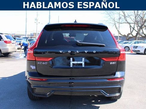 Used 2025 Volvo XC60 B5 Plus image 4