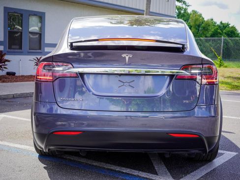 Used 2018 Tesla Model X 75D AWD/4WD image 4