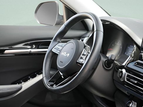 Used 2023 Kia Seltos S FWD image 12
