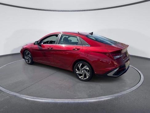 Used 2024 Hyundai Elantra Limited image 3