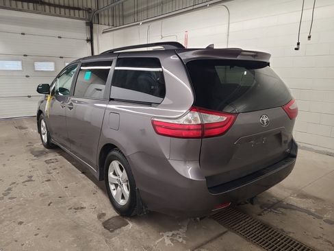 Used 2018 Toyota Sienna LE image 6