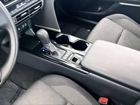 Used 2025 Toyota Camry LE AWD/4WD image 17