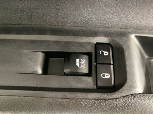 Used 2025 Jeep Compass Trailhawk image 32