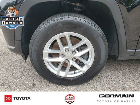 Used 2023 Jeep Grand Cherokee L Laredo RWD image 13